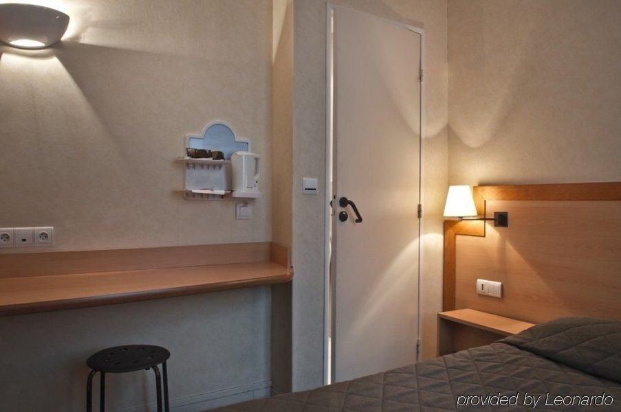 Hotel Du Chemin Vert Paris Exterior photo